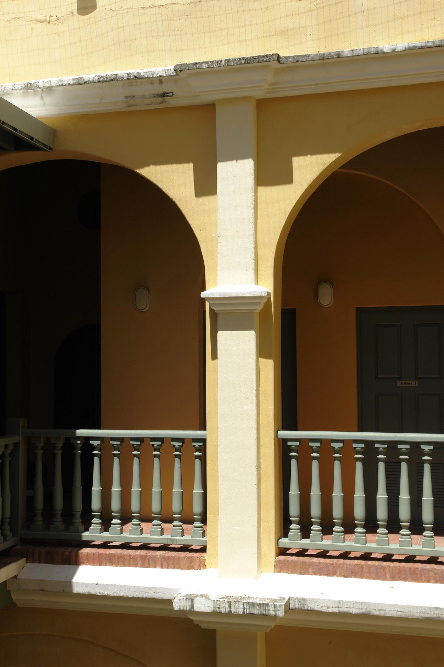 Calle de la Fortaleza 56 - Antigua Real Audiencia - Conservatorio De Artes Del Caribe - San Juan (Viejo San Juan) - 2011 00022